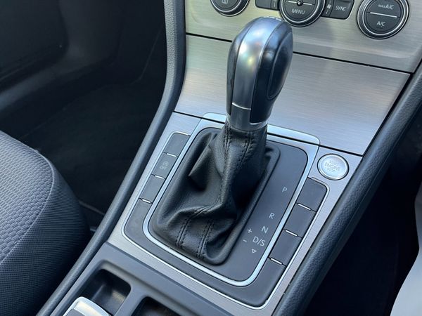 VOLKSWAGEN GOLF 2016, 1.2 TSI 5DR AUTO  LOW KMS 373323012