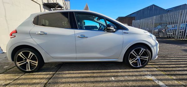 2016 Peugeot 208 GT Line 373357308