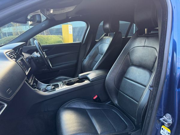 Jaguar XE 2.0D R-Sport Automatic 373389595