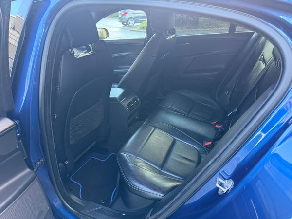 Jaguar XE 2.0D R-Sport Automatic 373389598