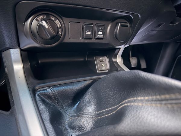 Nissan Navara 2016 Crew Cab Pick Up 373429314