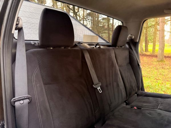 Nissan Navara 2016 Crew Cab Pick Up 373429330