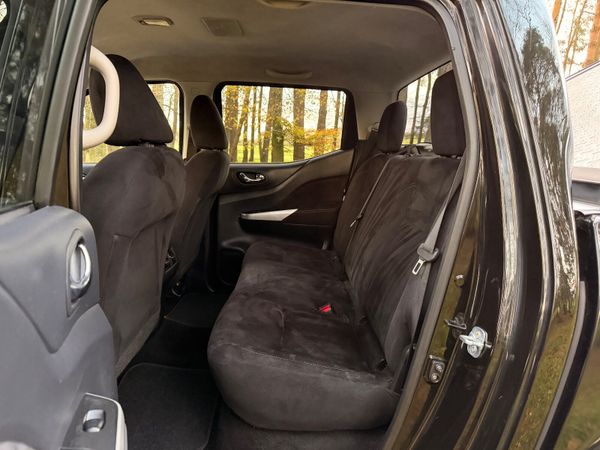 Nissan Navara 2016 Crew Cab Pick Up 373429340