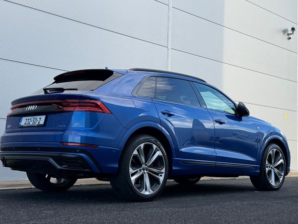 232 Audi Q8 60 TFSI e Competition 373433926