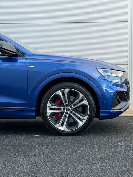 232 Audi Q8 60 TFSI e Competition 373433929
