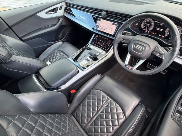 232 Audi Q8 60 TFSI e Competition 373433940