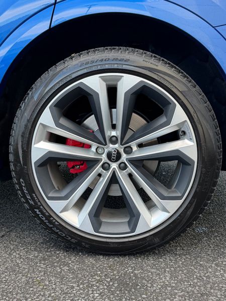 232 Audi Q8 60 TFSI e Competition 373433966