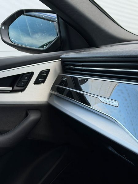 232 Audi Q8 60 TFSI e Competition 373433984