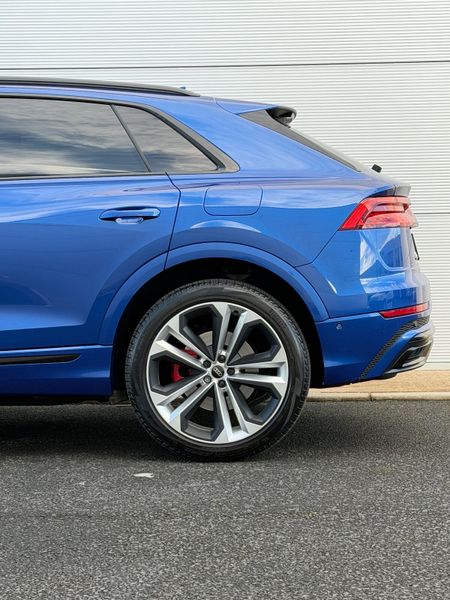 232 Audi Q8 60 TFSI e Competition 373433986