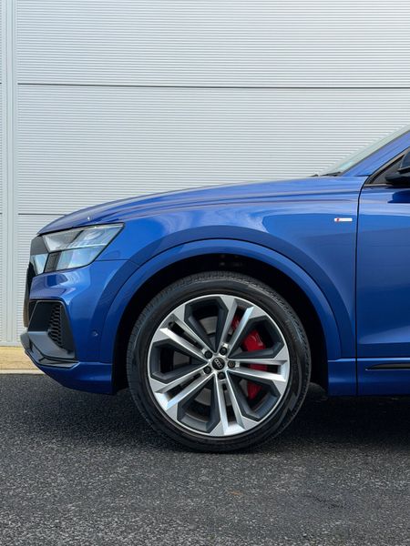 232 Audi Q8 60 TFSI e Competition 373433988