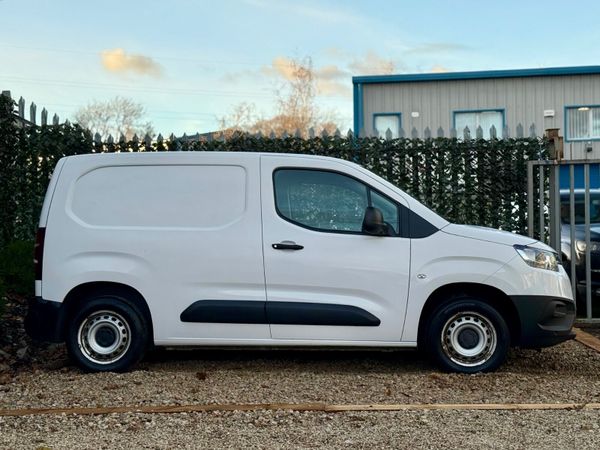 Toyota Proace City 1.5d SWB 373444457