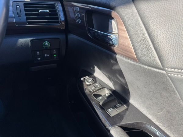 17 Honda Accord 2.0 hybrid auto very top spec 373458967