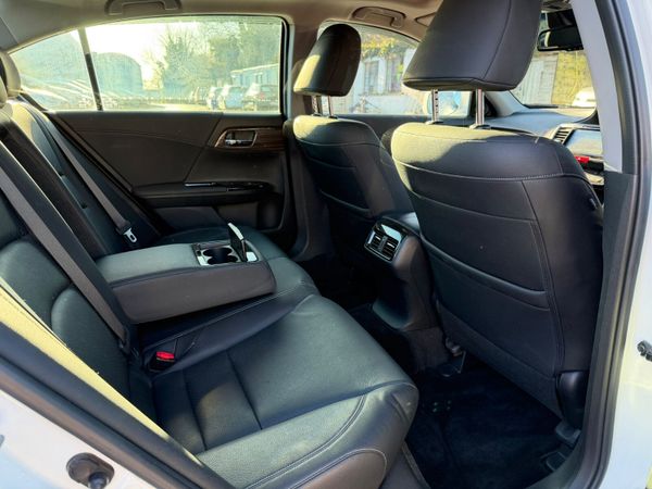 17 Honda Accord 2.0 hybrid auto very top spec 373458972