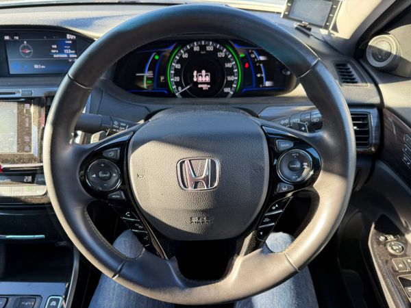 17 Honda Accord 2.0 hybrid auto very top spec 373458973