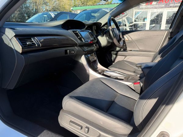 17 Honda Accord 2.0 hybrid auto very top spec 373458994