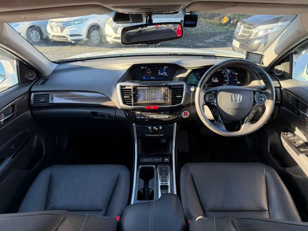 17 Honda Accord 2.0 hybrid auto very top spec 373458999