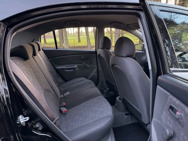 Kia Rio 2009 1.4 Hatchback Low Mileage 373484060