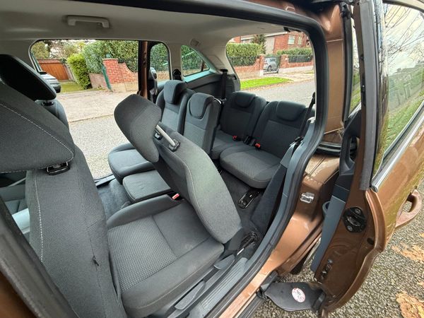 Stunning Ford C-Max 7 Seater.  2-year Warranty. 373487605