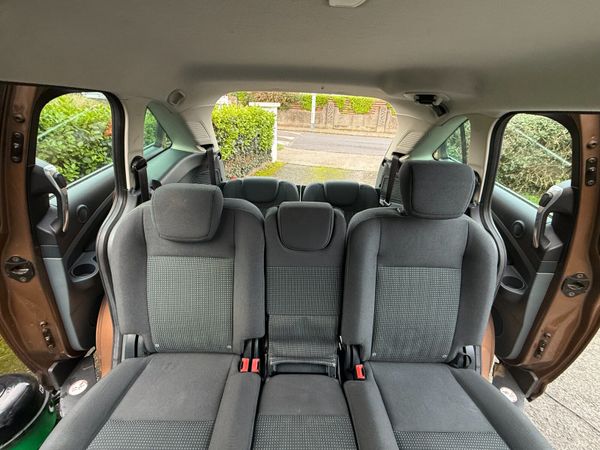 Stunning Ford C-Max 7 Seater.  2-year Warranty. 373487801