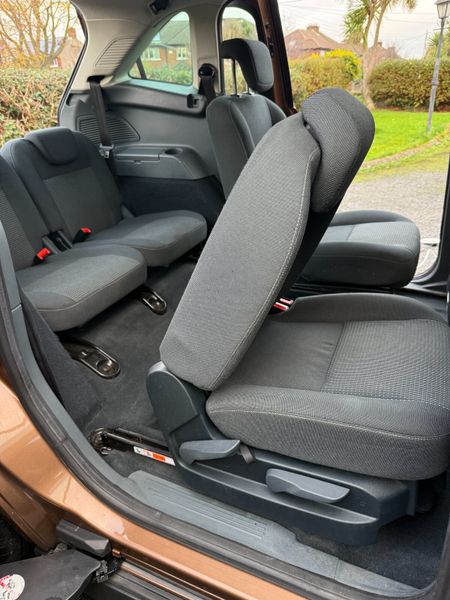 Stunning Ford C-Max 7 Seater.  2-year Warranty. 373488084