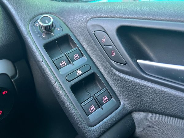 Volkswagen Golf 1.2 TSI Auto 373489711