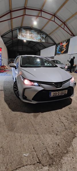 201 - Toyota Corolla 1.8 Petrol Hybrid NCT 2028 373491748