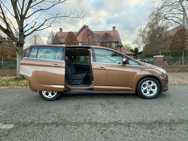 Ford Grand C-Max. 7 Seater.  2-year Warranty. 373492181
