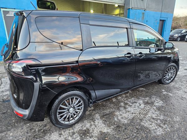 2015 Toyota Sienta 1.5 Hybrid Auto / 7 Seater 373511704