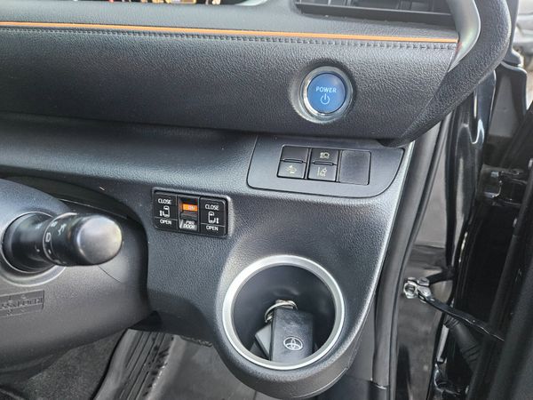 2015 Toyota Sienta 1.5 Hybrid Auto / 7 Seater 373511700