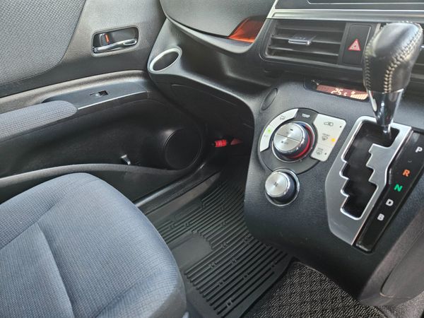 2015 Toyota Sienta 1.5 Hybrid Auto / 7 Seater 373511702