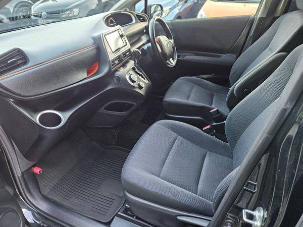 2015 Toyota Sienta 1.5 Hybrid Auto / 7 Seater 373511718