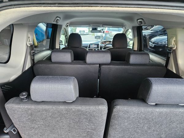 2015 Toyota Sienta 1.5 Hybrid Auto / 7 Seater 373511736