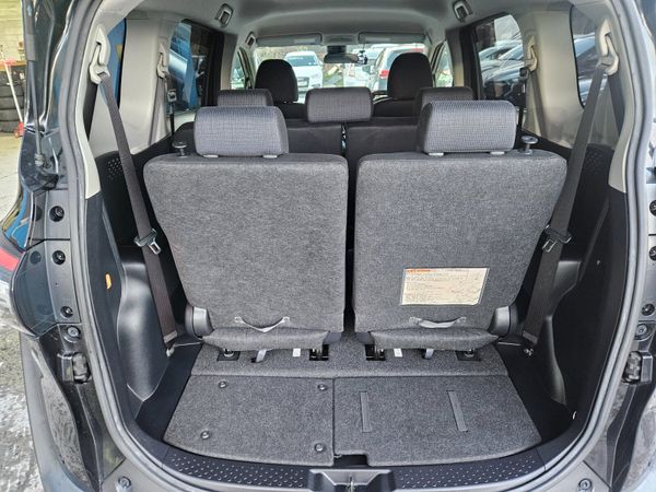 2015 Toyota Sienta 1.5 Hybrid Auto / 7 Seater 373511733