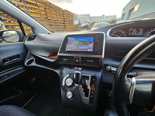 2015 Toyota Sienta 1.5 Hybrid Auto / 7 Seater 373511740