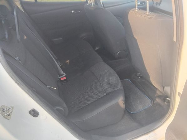 Nissan Leaf 2014 373589574