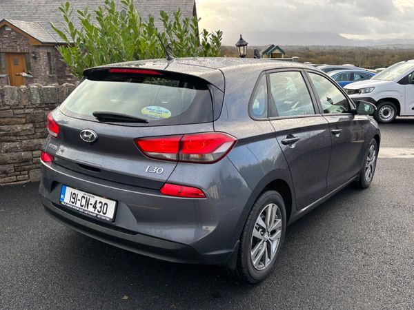 Hyundai i30 1.6 CRDI Deluxe low kms as new 373619678