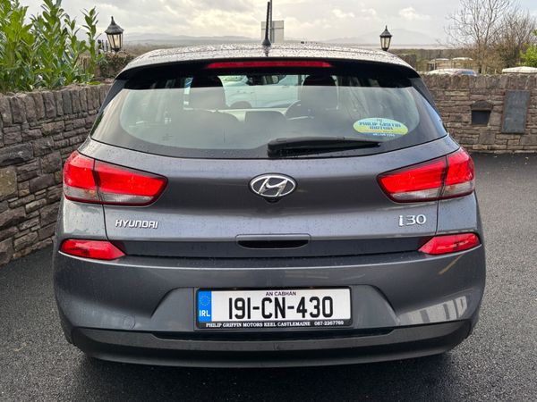 Hyundai i30 1.6 CRDI Deluxe low kms as new 373619673