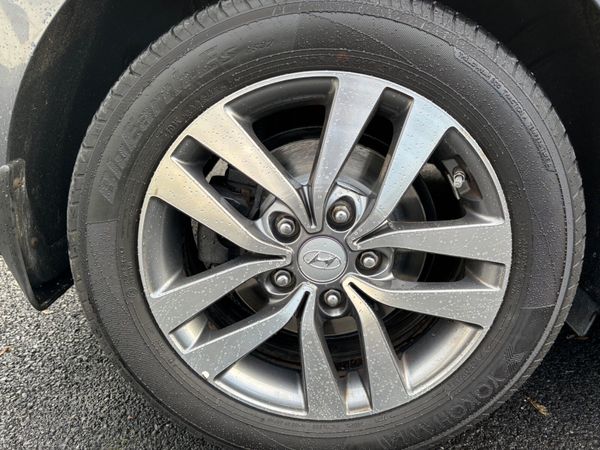 Hyundai i30 1.6 CRDI Deluxe low kms as new 373619680