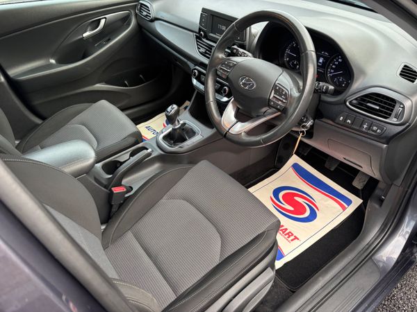 Hyundai i30 1.6 CRDI Deluxe low kms as new 373619869