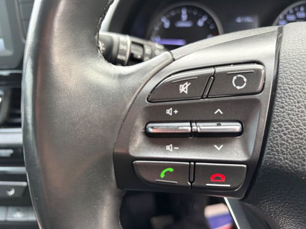 Hyundai i30 1.6 CRDI Deluxe low kms as new 373619862