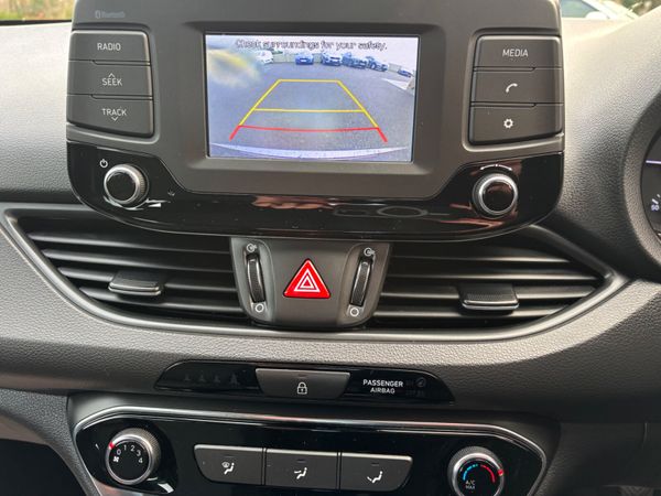 Hyundai i30 1.6 CRDI Deluxe low kms as new 373619863