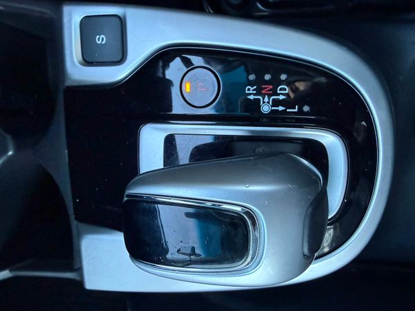 2017 Honda FIT 1.5 Hybrid automatic,Leather Specs 373634800