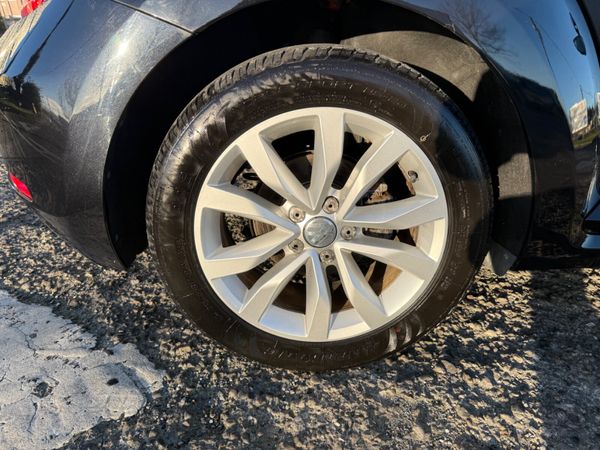 Volkswagen Beetle 2013 Automatic 373644316