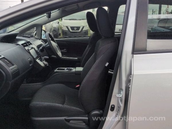 Toyota prius ** 2020/4** 7 seater 373641393