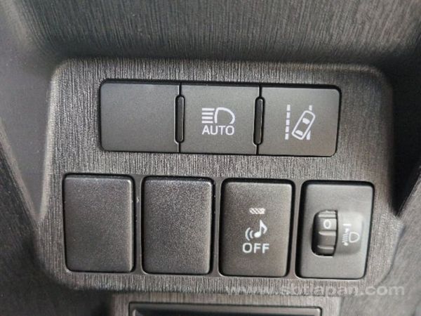 Toyota prius ** 2020/4** 7 seater 373641418