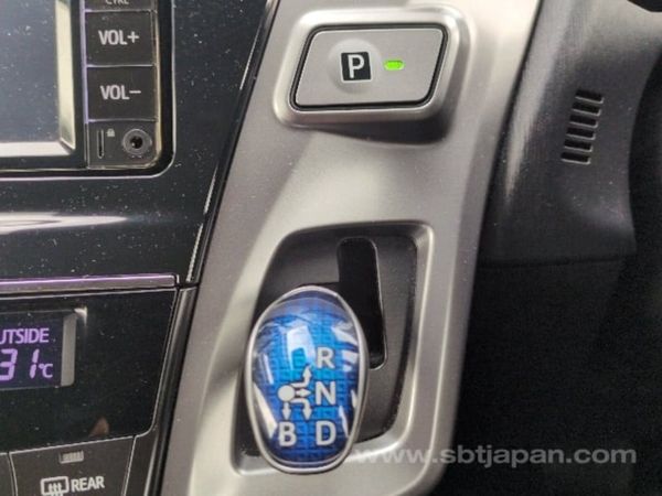 Toyota prius ** 2020/4** 7 seater 373641410