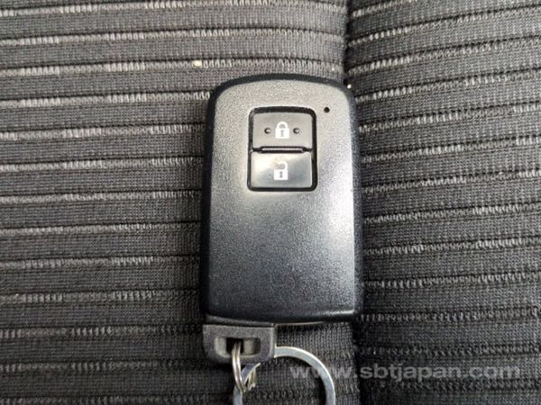 Toyota prius ** 2020/4** 7 seater 373641426