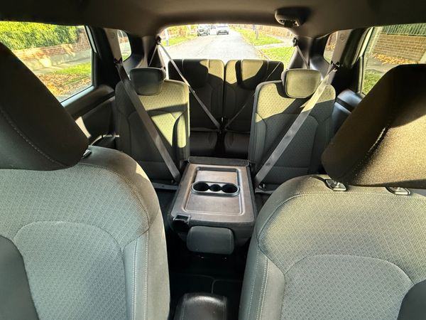 Stunning Kia Carens 7 Seater. 2-year Warranty. 373653882