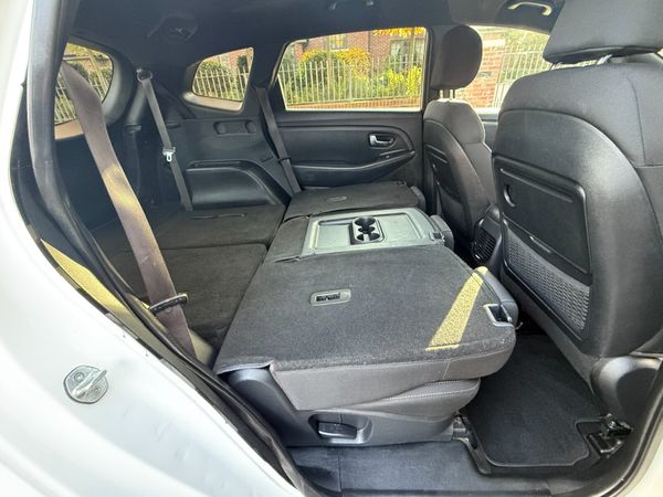 Stunning Kia Carens 7 Seater. 2-year Warranty. 373653897