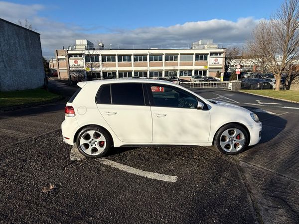 Volkswagen Golf Gti 2010 77,000 kms 373670144